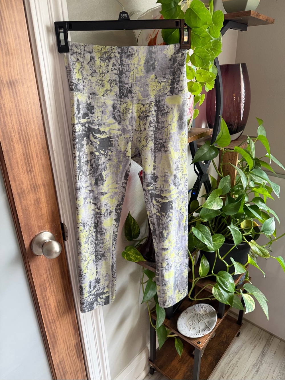 lululemon athletica Gray & Neon Yellow Abstract Cropped Leggings